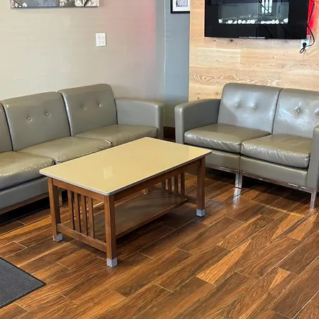 Super 8 By Wyndham Iowa City/Coralville-2