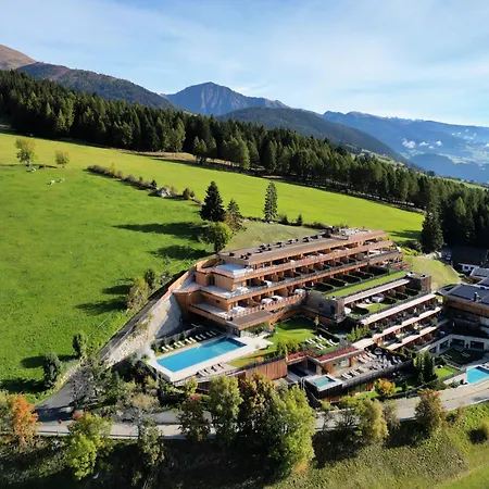 Tratterhof Mountain Sky Hotel-3