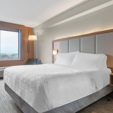 Holiday Inn Express Hotel & Suites Coralville By Ihg-2