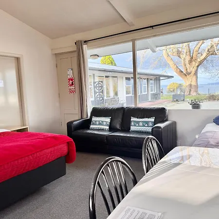 Jack & Di'S Waiteti Lakefront Motel-3