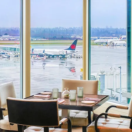 Fairmont Vancouver Airport In-Terminal Hotel-2
