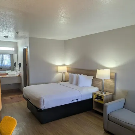 Days Inn By Wyndham Bullhead City-3
