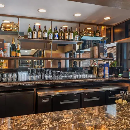 Best Western Plus Columbia River Hotel-2