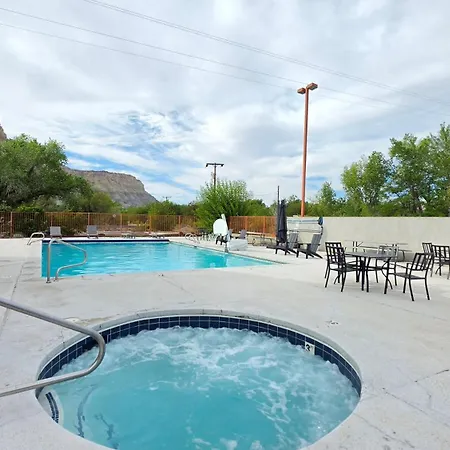 Cathedral Valley Inn-3
