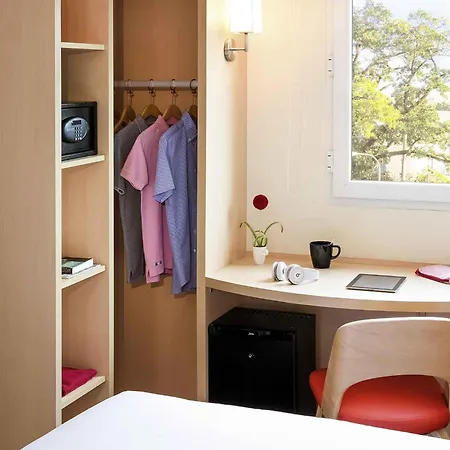 Ibis Vientiane Nam Phu-3