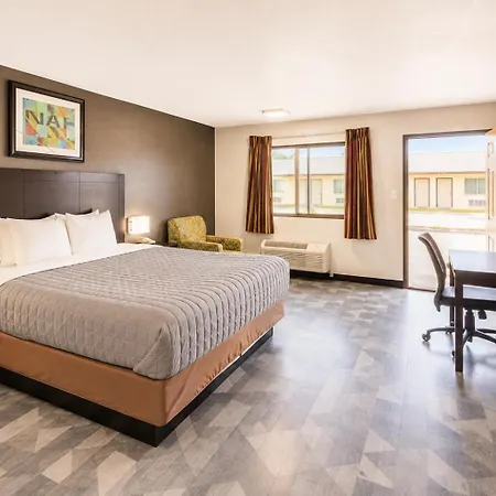 Freer Executive Inn And Studios-2