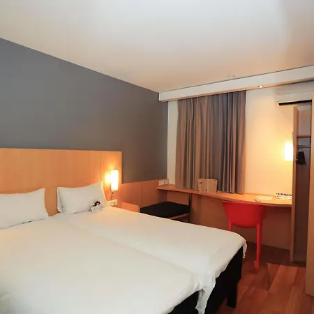 Ibis Aurillac-3