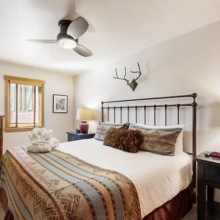Lion Square Lodge-2