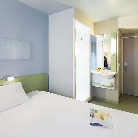 Ibis Budget Zurich Airport-3
