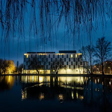 Best Western Plus Lakeside Hotel-3