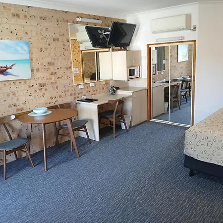 Cardiff Motor Inn-3