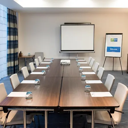 Holiday Inn Express London - Excel By Ihg-2