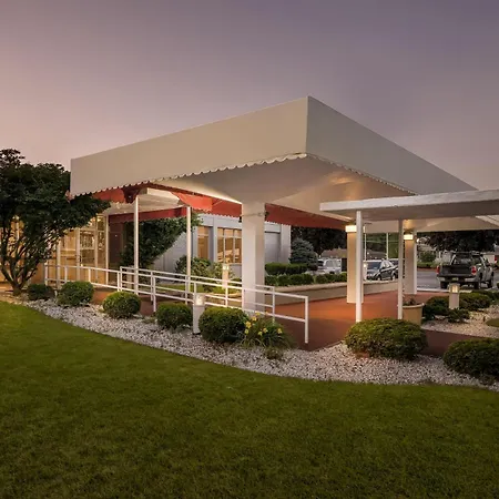 Howard Johnson By Wyndham Albany-2