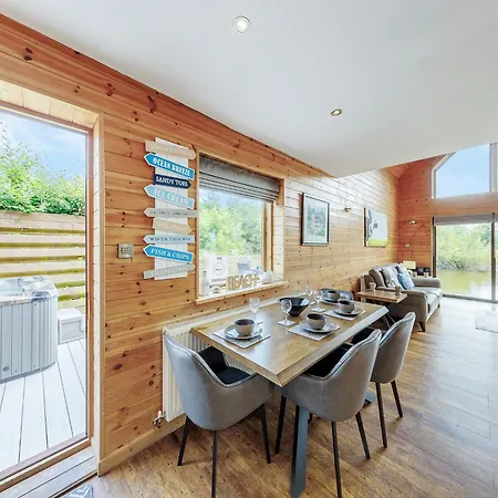 Anglesey Lakeside Lodges-3