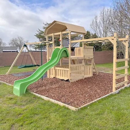 Carrowmena School House & Glamping-2