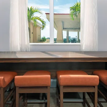 Hampton Inn And Suites Clearwater Beach-3