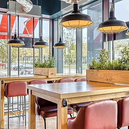 Premier Inn Milton Keynes Central - Avebury Boulevard-2