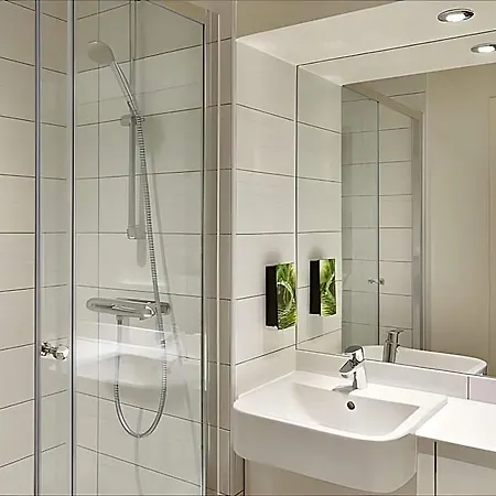 Premier Inn London Canary Wharf-2