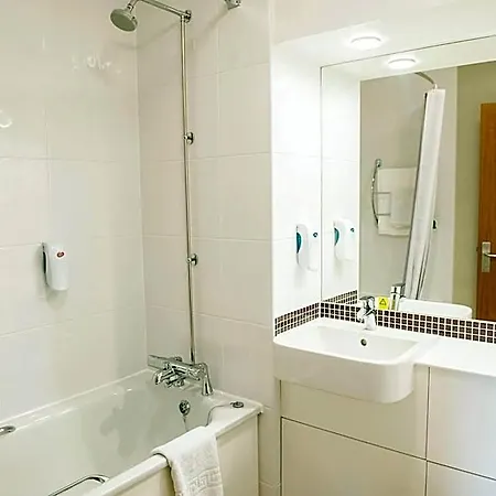 Premier Inn London Bank-2