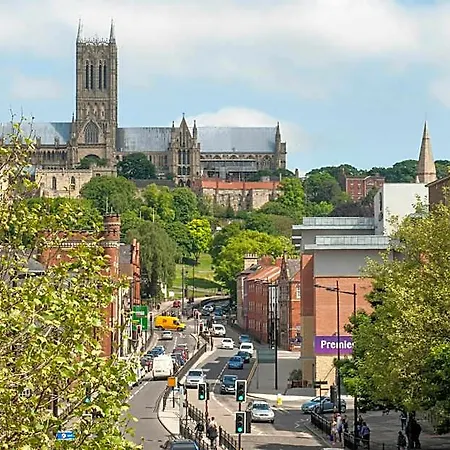 Premier Inn Lincoln City Centre-2