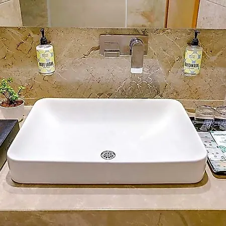 Lemon Tree Hotel Agra-3