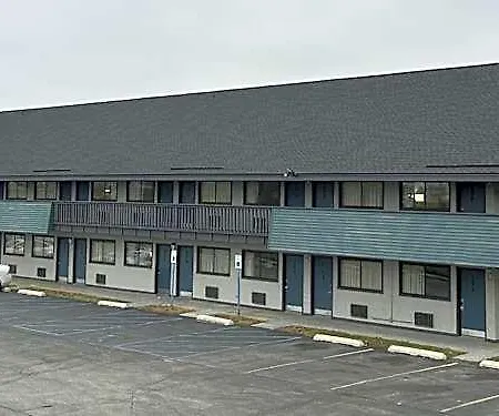 Travelodge By Wyndham South Holland-3