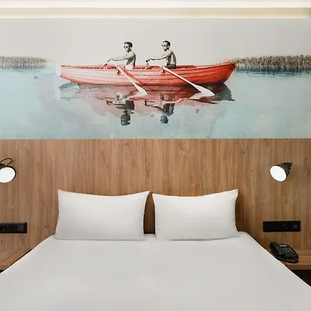 Ibis Styles Budapest Heroes Square-3