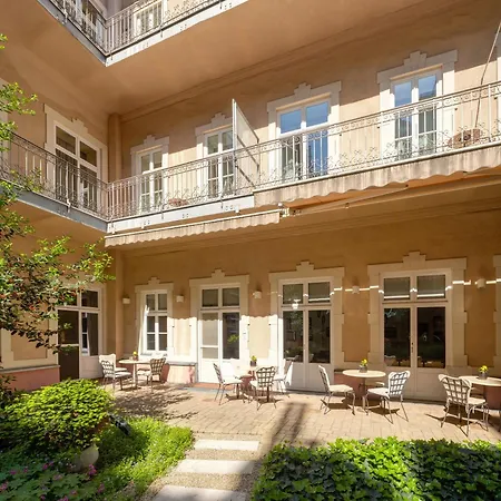 Mamaison Residence Izabella Budapest-3