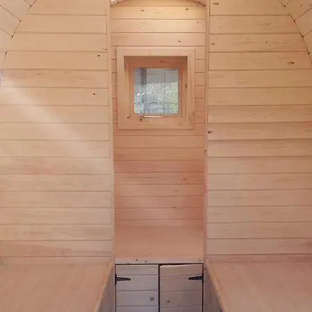 Consort Hotel, Urban Spa & Glamping Pods-2