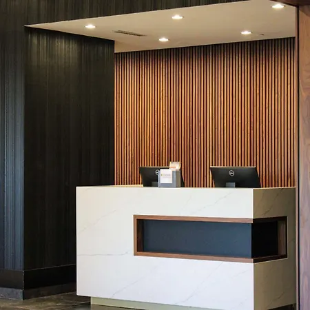 Radisson Blu Vancouver Airport Hotel & Marina-2