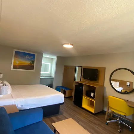 Days Inn & Suites By Wyndham Albuquerque West-2