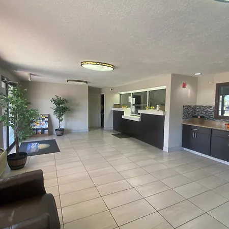 Days Inn & Suites By Wyndham Albuquerque West-3