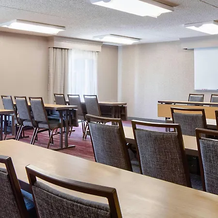 Courtyard By Marriott Dallas Arlington Entertainment District-3