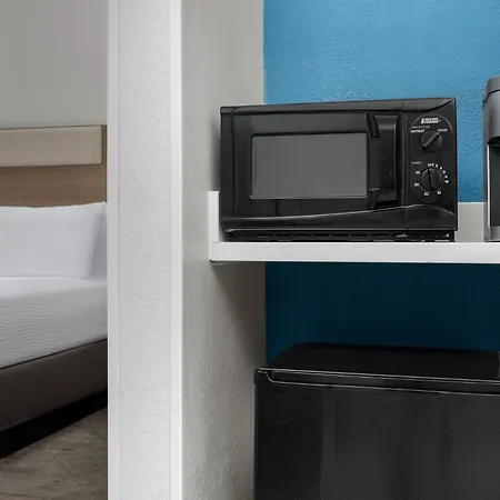 Holiday Inn Express & Suites Greensboro - Airport Area By Ihg-3