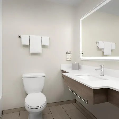 Holiday Inn Express & Suites Greensboro - Airport Area By Ihg-3
