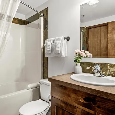 Glacier & Mountaineer Lodge-3