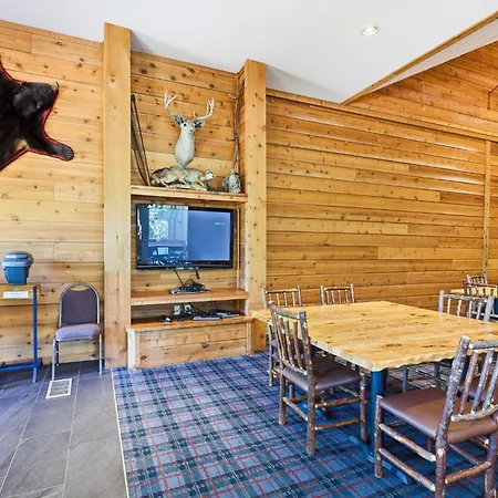 The Lodge At Crooked Lake-2