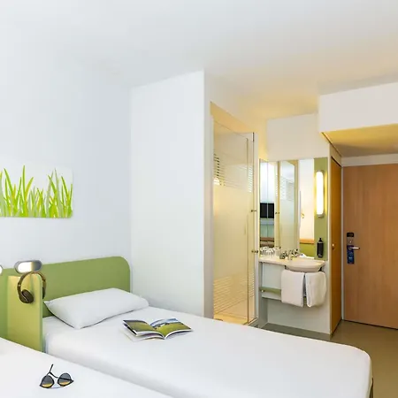 Ibis Budget Zurich City West-3