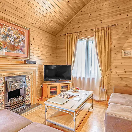 Tilford Woods Lodge Retreat-2