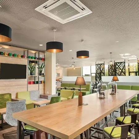 Super 8 By Wyndham Munich City North-3
