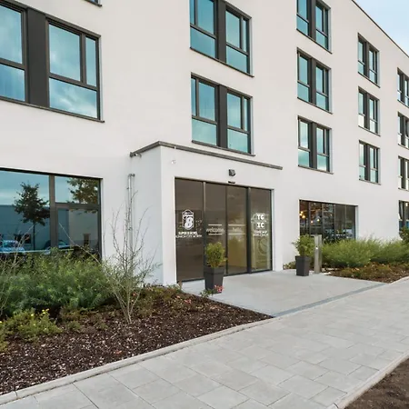 Super 8 By Wyndham Munich City North-3