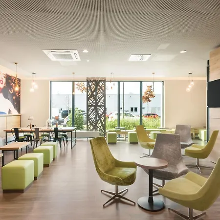 Super 8 By Wyndham Munich City North-3