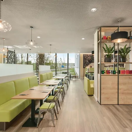 Super 8 By Wyndham Munich City North-2