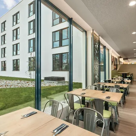 Super 8 By Wyndham Munich City North-3