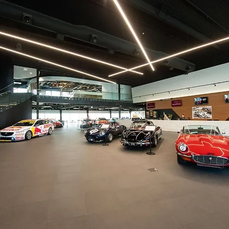 Rydges Pit Lane-3