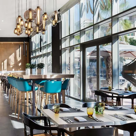 Novotel Bur Dubai - Healthcare City-3