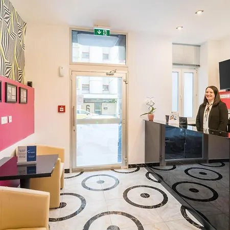 Best Western Plus Celebrity Suites-3