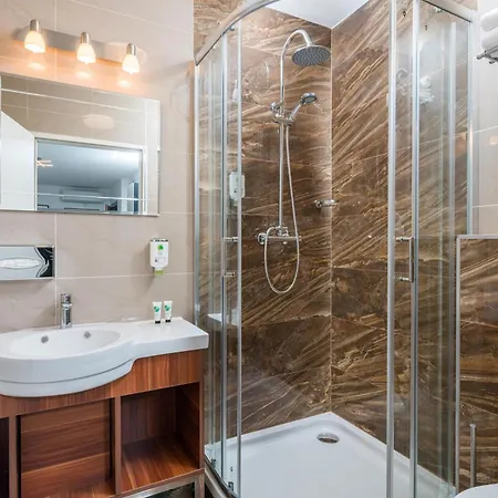 Best Western Plus Celebrity Suites-2
