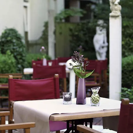 Mercure Muenchen Am Olympiapark-3