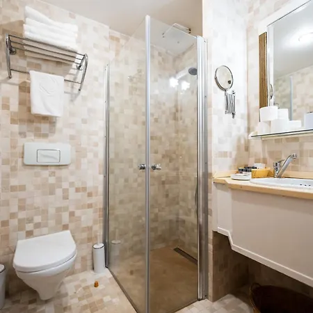 El Vino Hotel & Suites-3